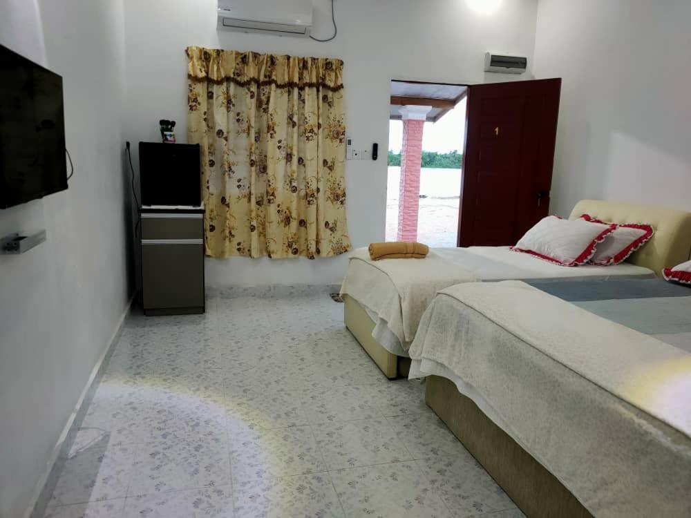 Roomstay Tokbah Demuara Kuala Besut Exterior foto