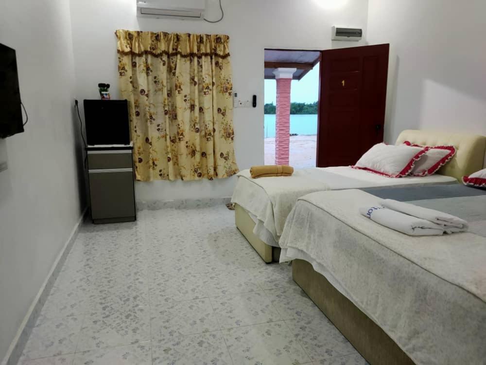 Roomstay Tokbah Demuara Kuala Besut Exterior foto
