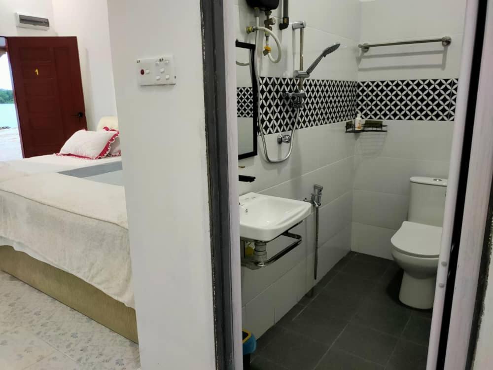 Roomstay Tokbah Demuara Kuala Besut Exterior foto