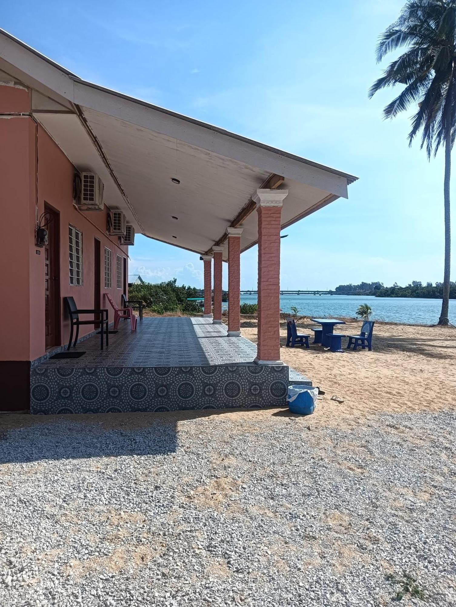 Roomstay Tokbah Demuara Kuala Besut Exterior foto